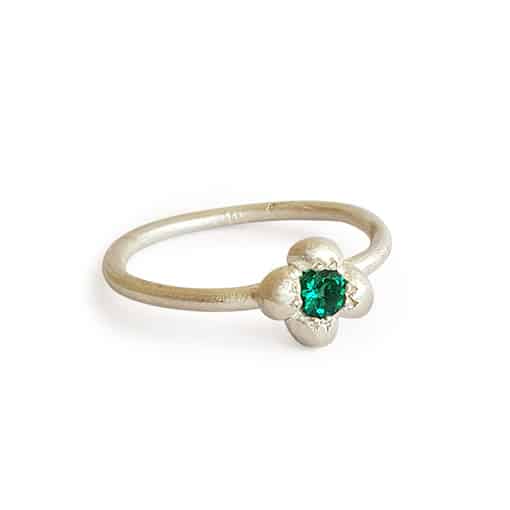 single-emerald-silver-ring