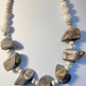 remade-reloved-2025 wooden necklace